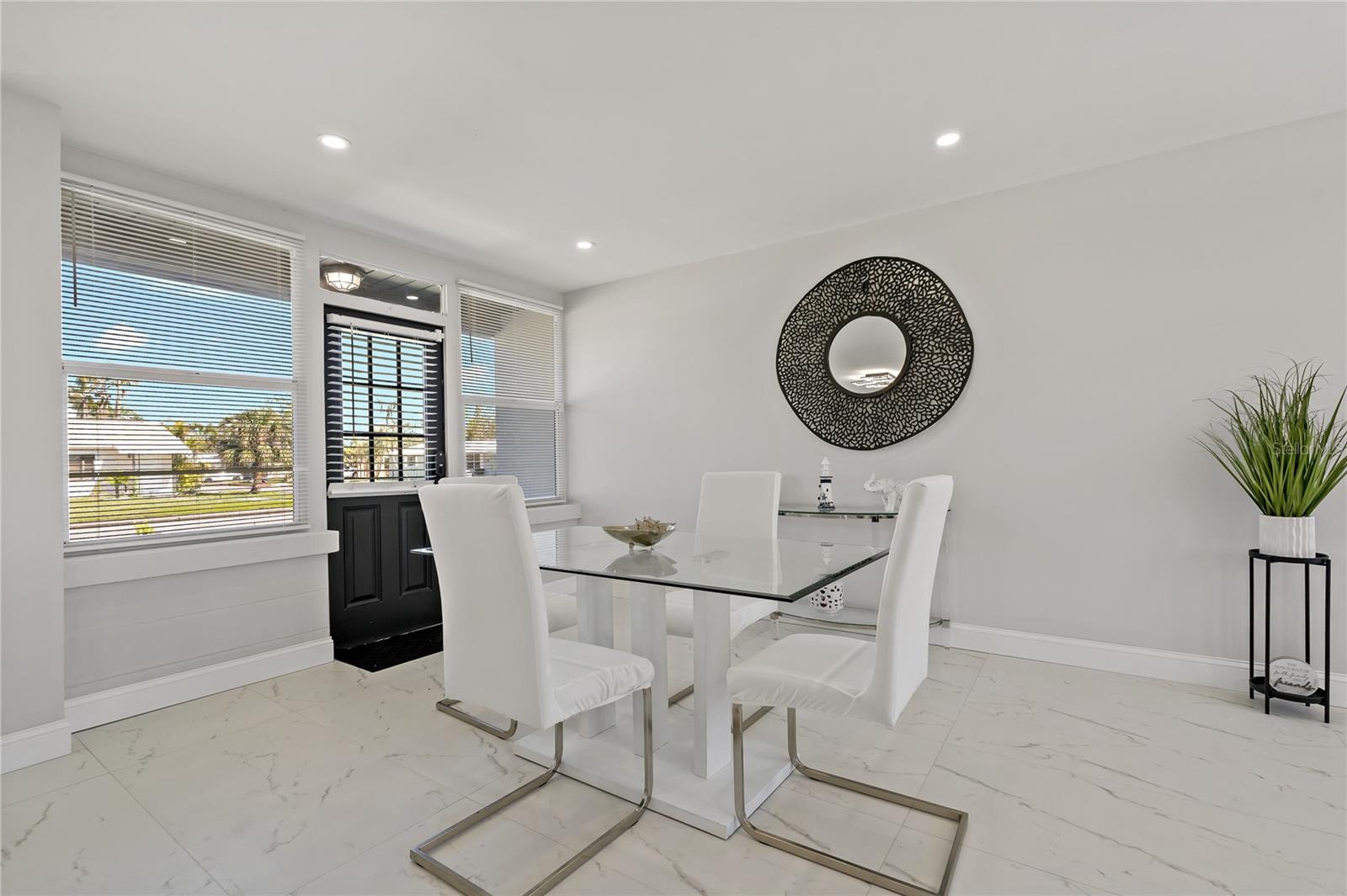 Image 17 of 52 For 1838 1st Avenue E