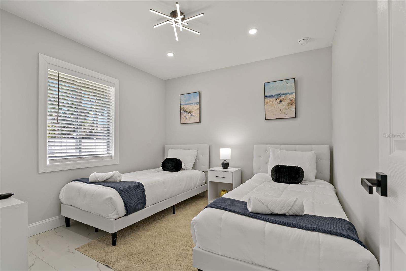 Image 19 of 52 For 1838 1st Avenue E