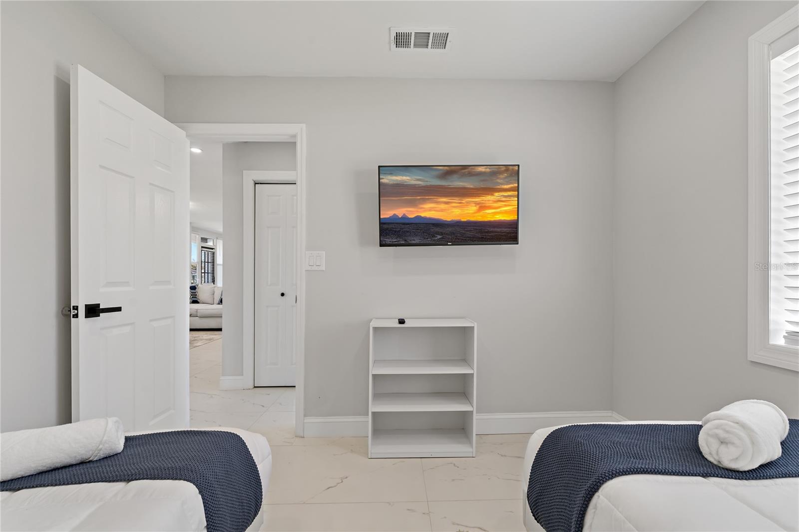 Image 20 of 52 For 1838 1st Avenue E