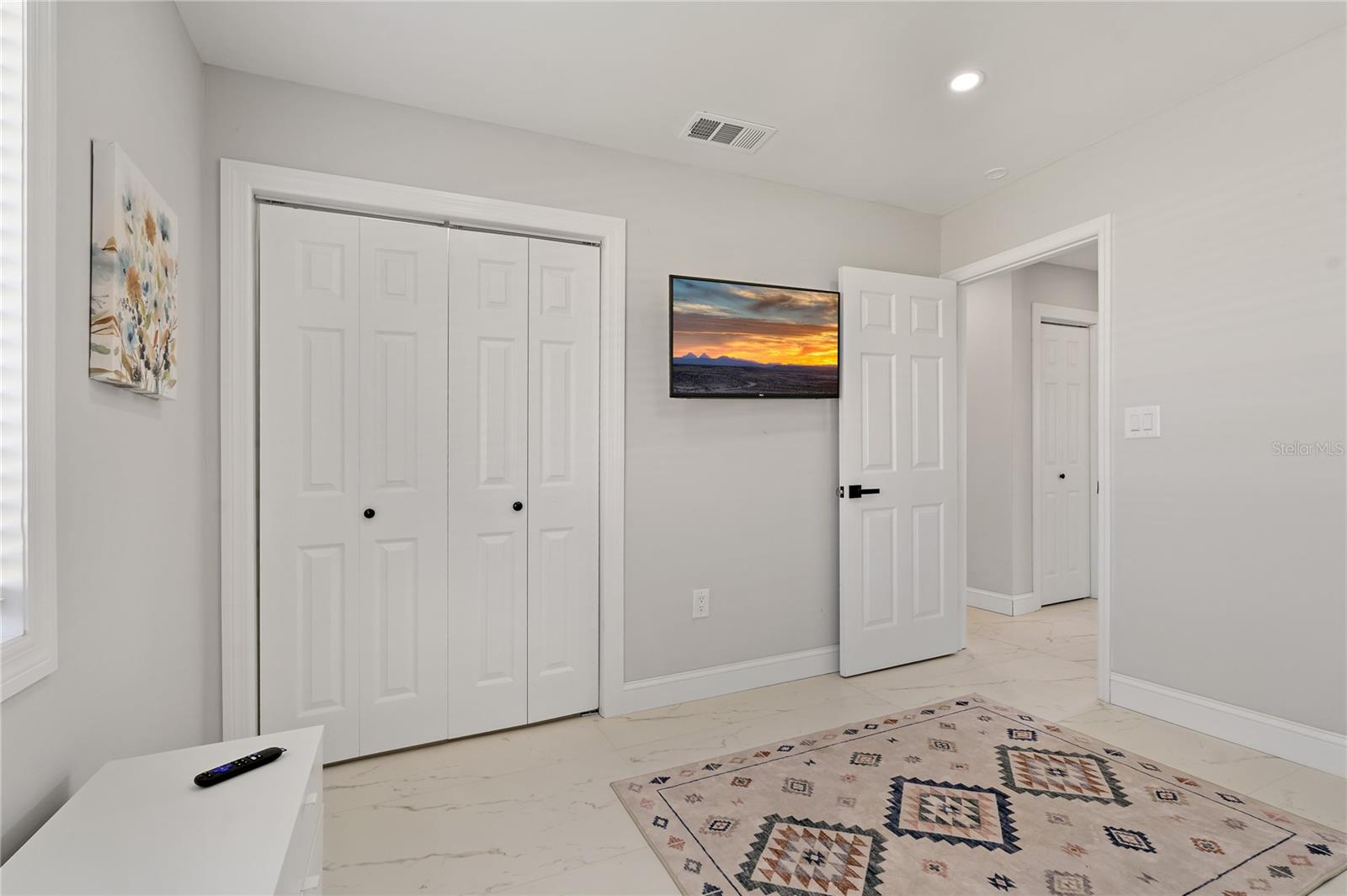 Image 23 of 52 For 1838 1st Avenue E