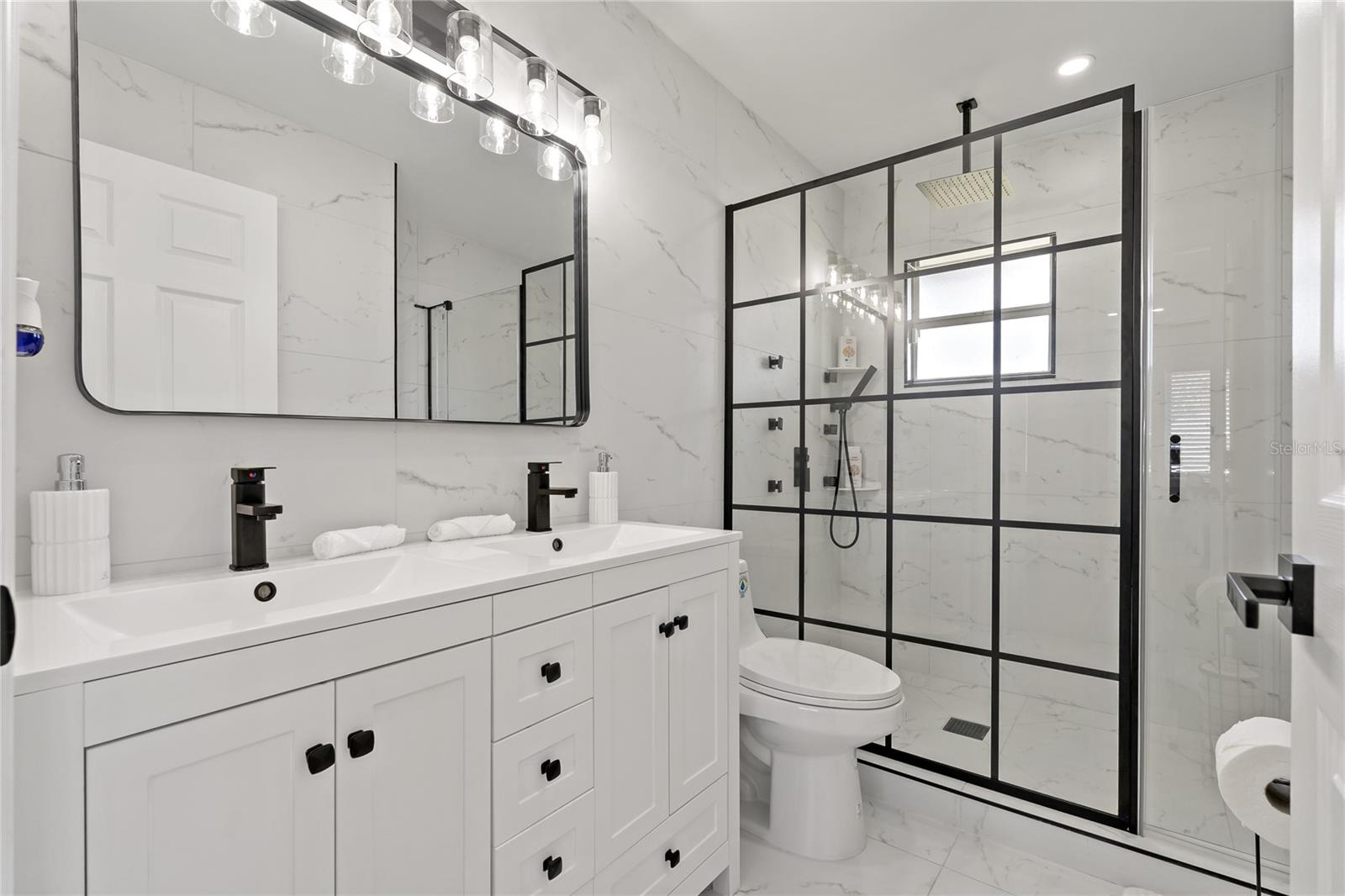 Image 25 of 52 For 1838 1st Avenue E