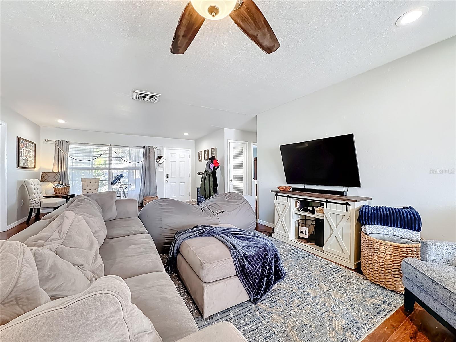 Image 11 of 56 For 1521 Banyan Dr.