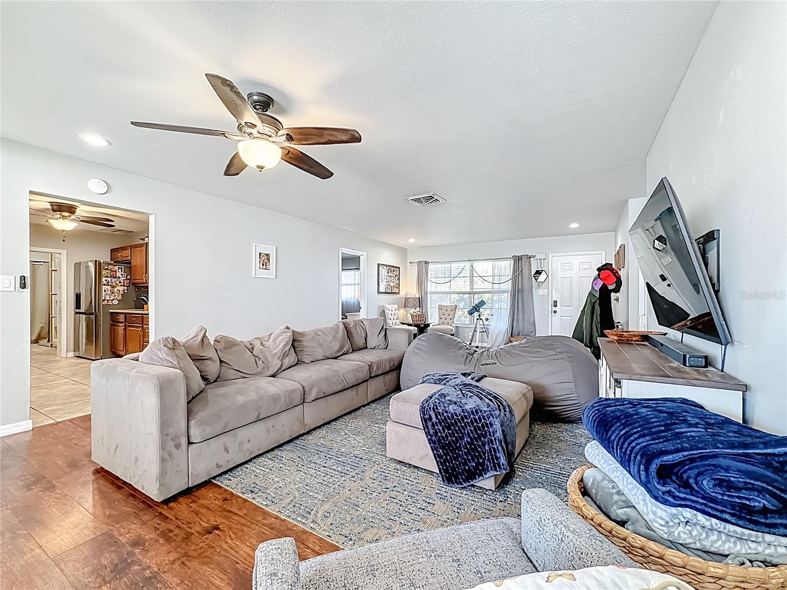 Image 12 of 56 For 1521 Banyan Dr.