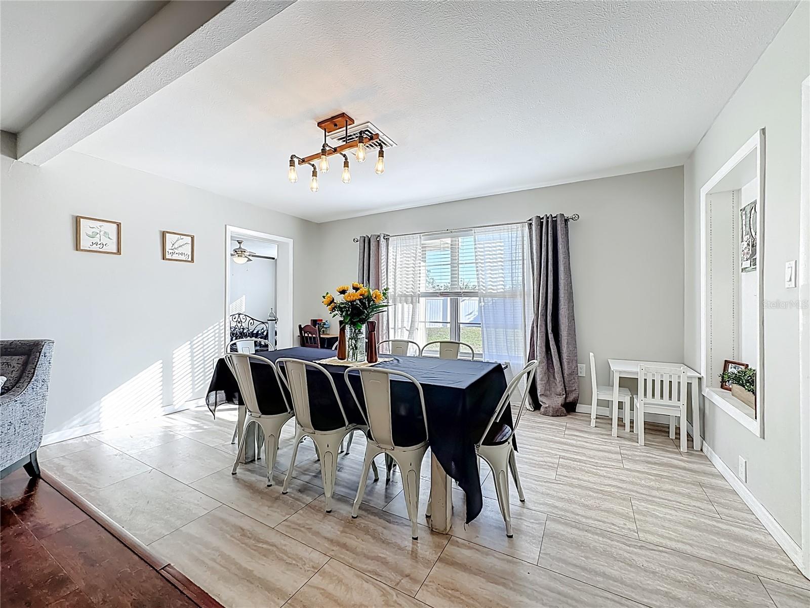 Image 14 of 56 For 1521 Banyan Dr.