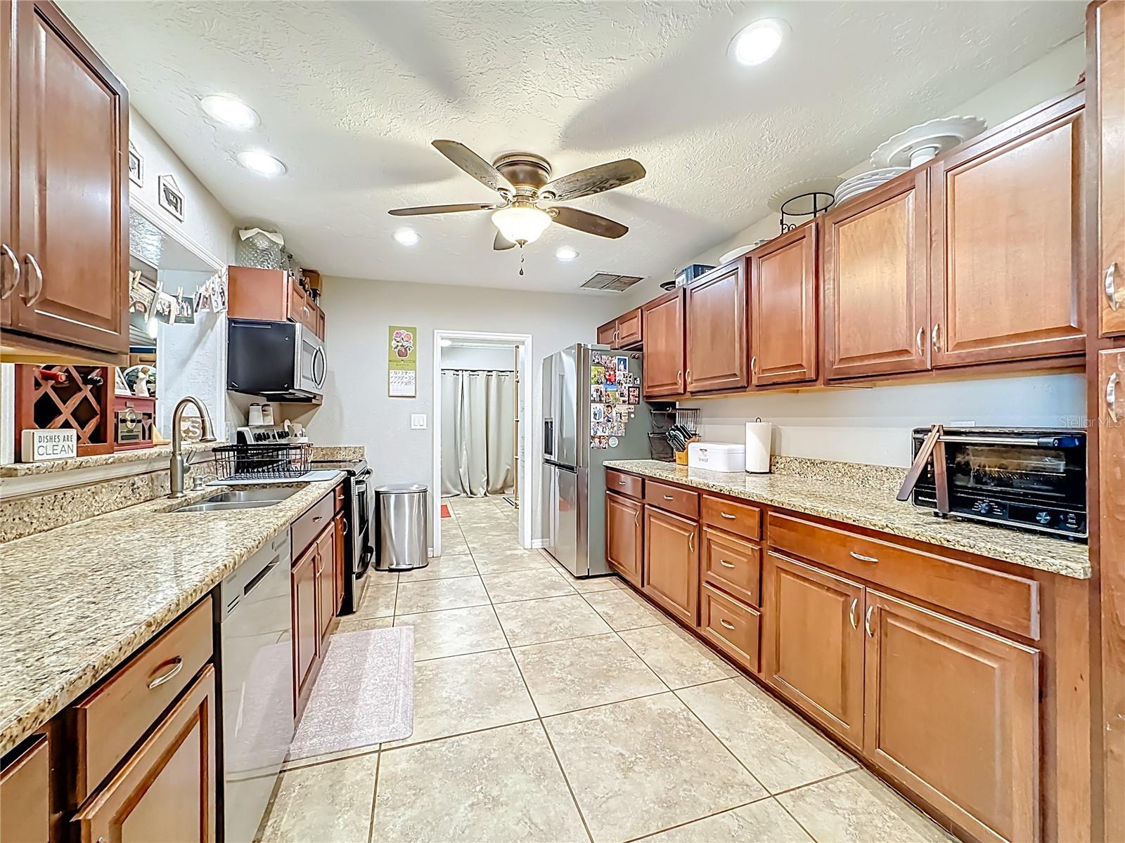 Image 15 of 56 For 1521 Banyan Dr.