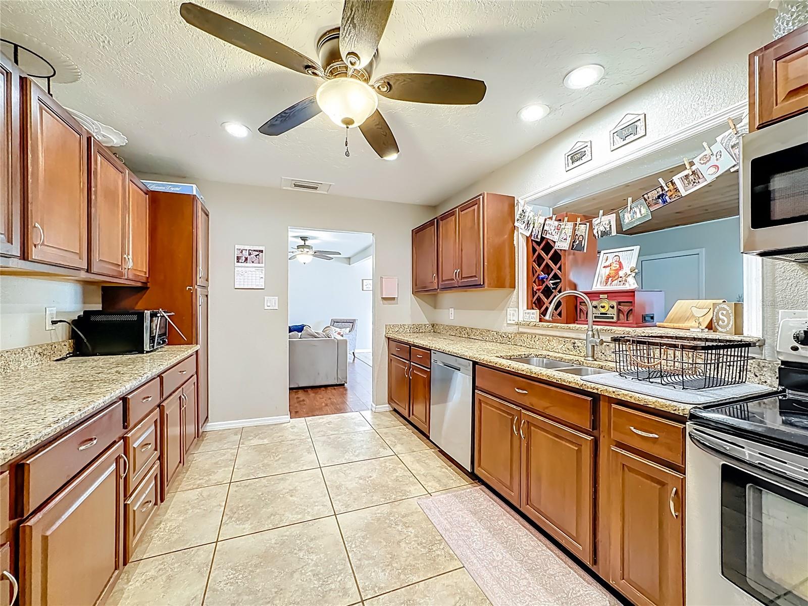 Image 18 of 56 For 1521 Banyan Dr.