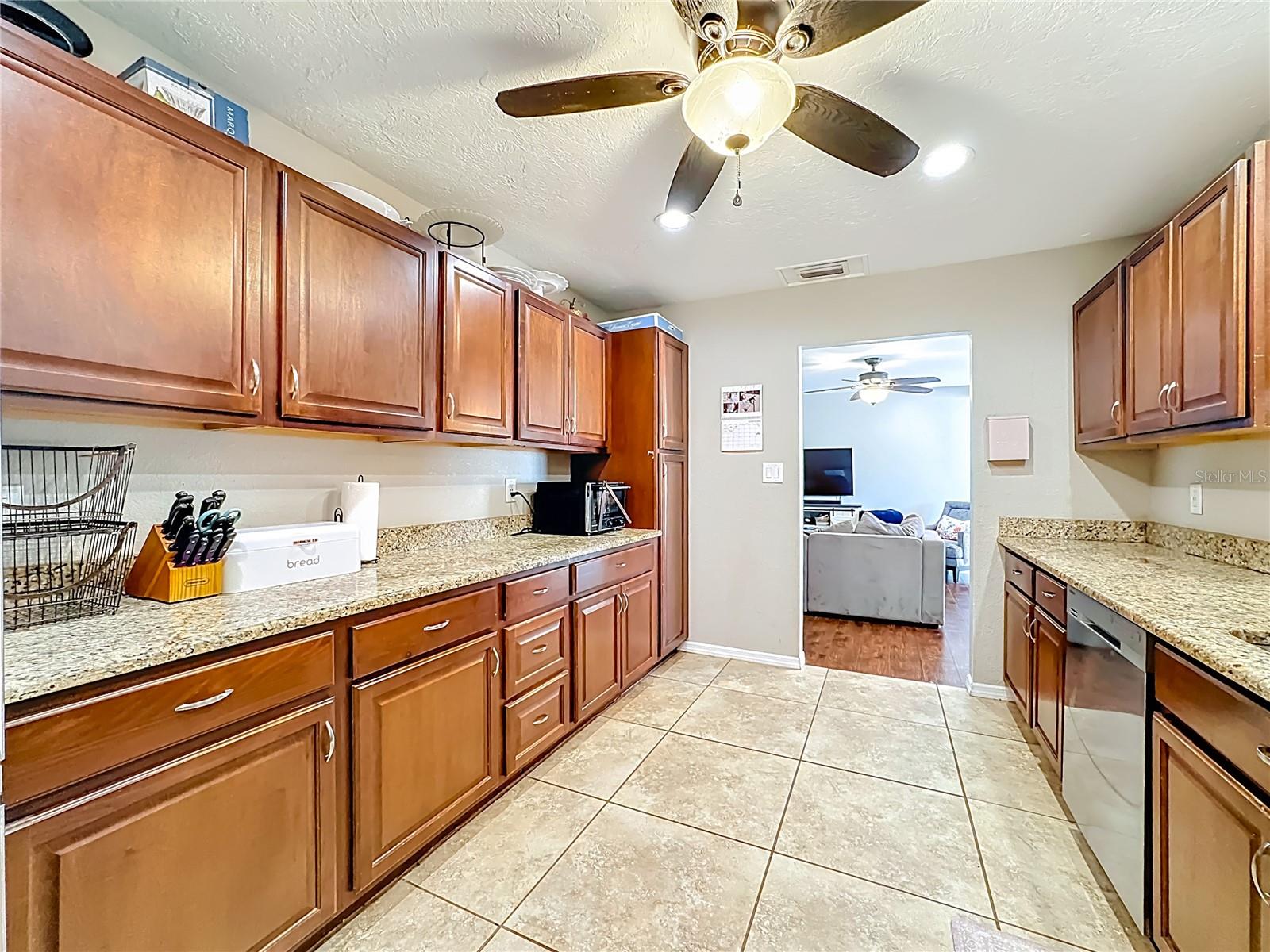 Image 20 of 56 For 1521 Banyan Dr.