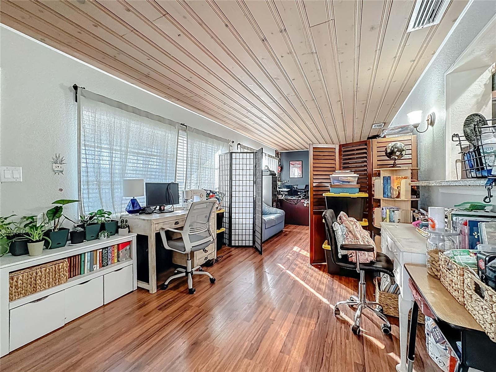 Image 21 of 56 For 1521 Banyan Dr.