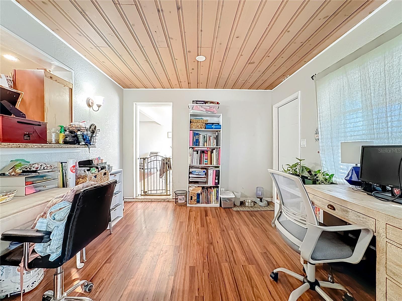 Image 24 of 56 For 1521 Banyan Dr.