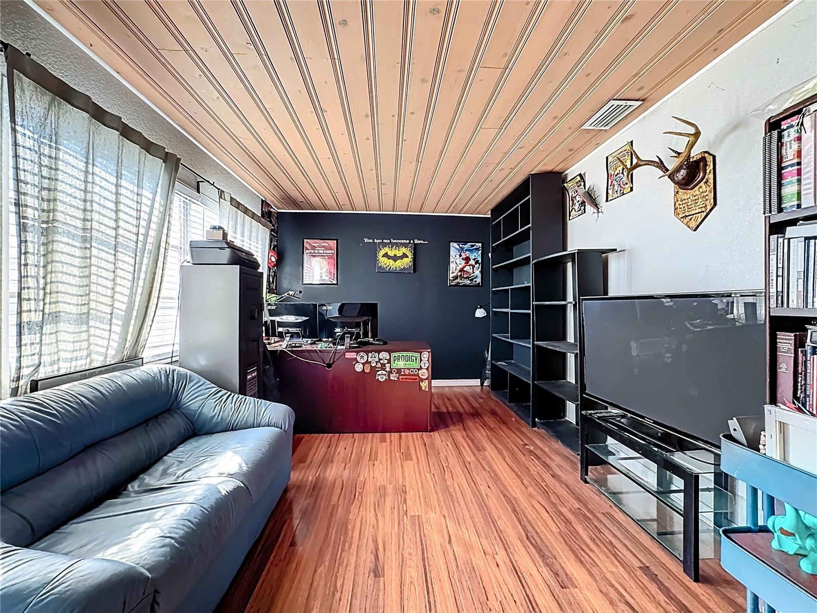 Image 25 of 56 For 1521 Banyan Dr.