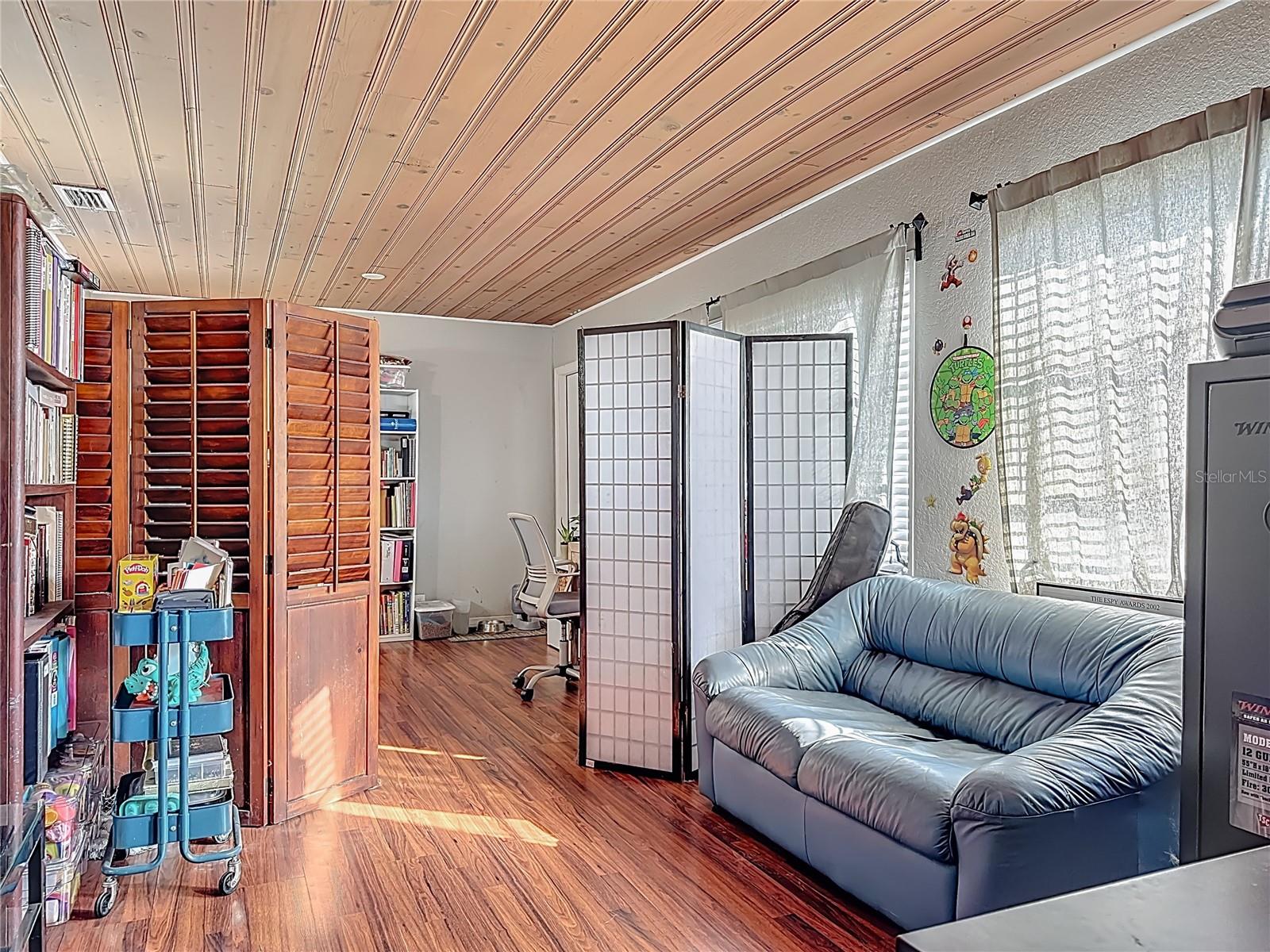 Image 26 of 56 For 1521 Banyan Dr.