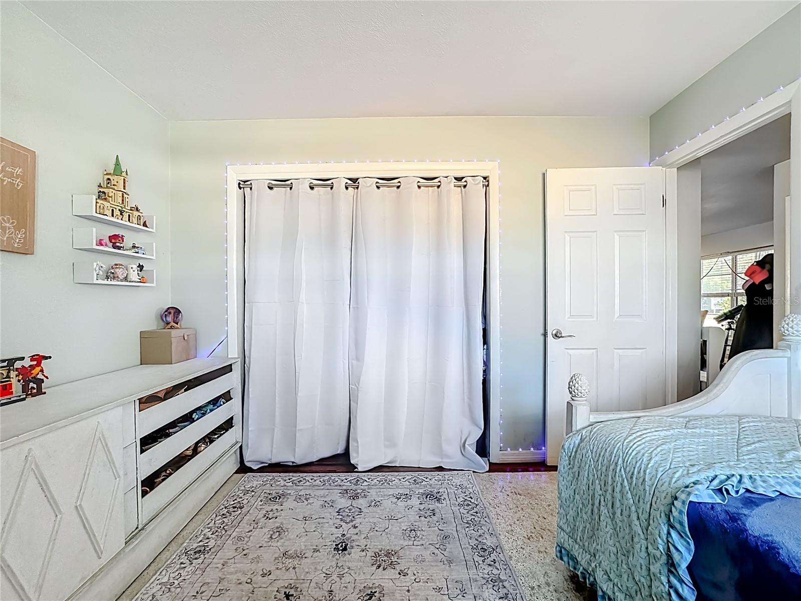 Image 28 of 56 For 1521 Banyan Dr.