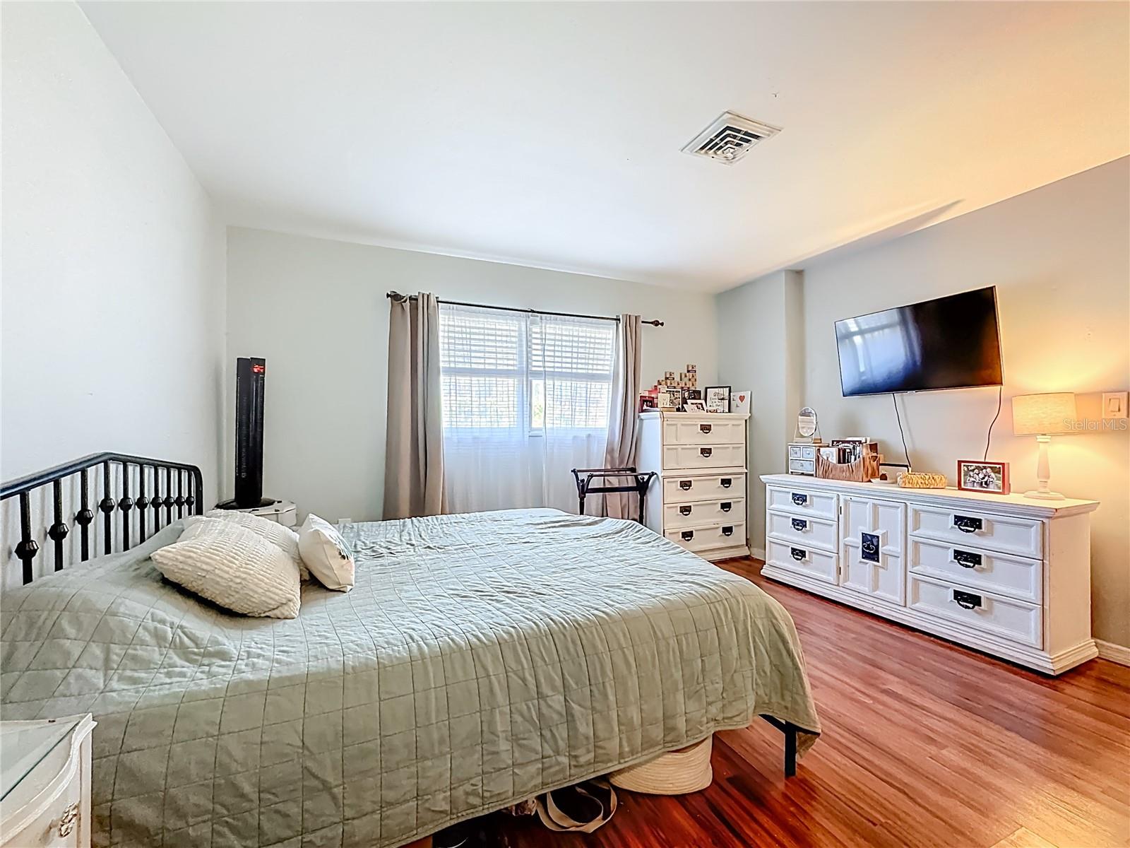 Image 29 of 56 For 1521 Banyan Dr.