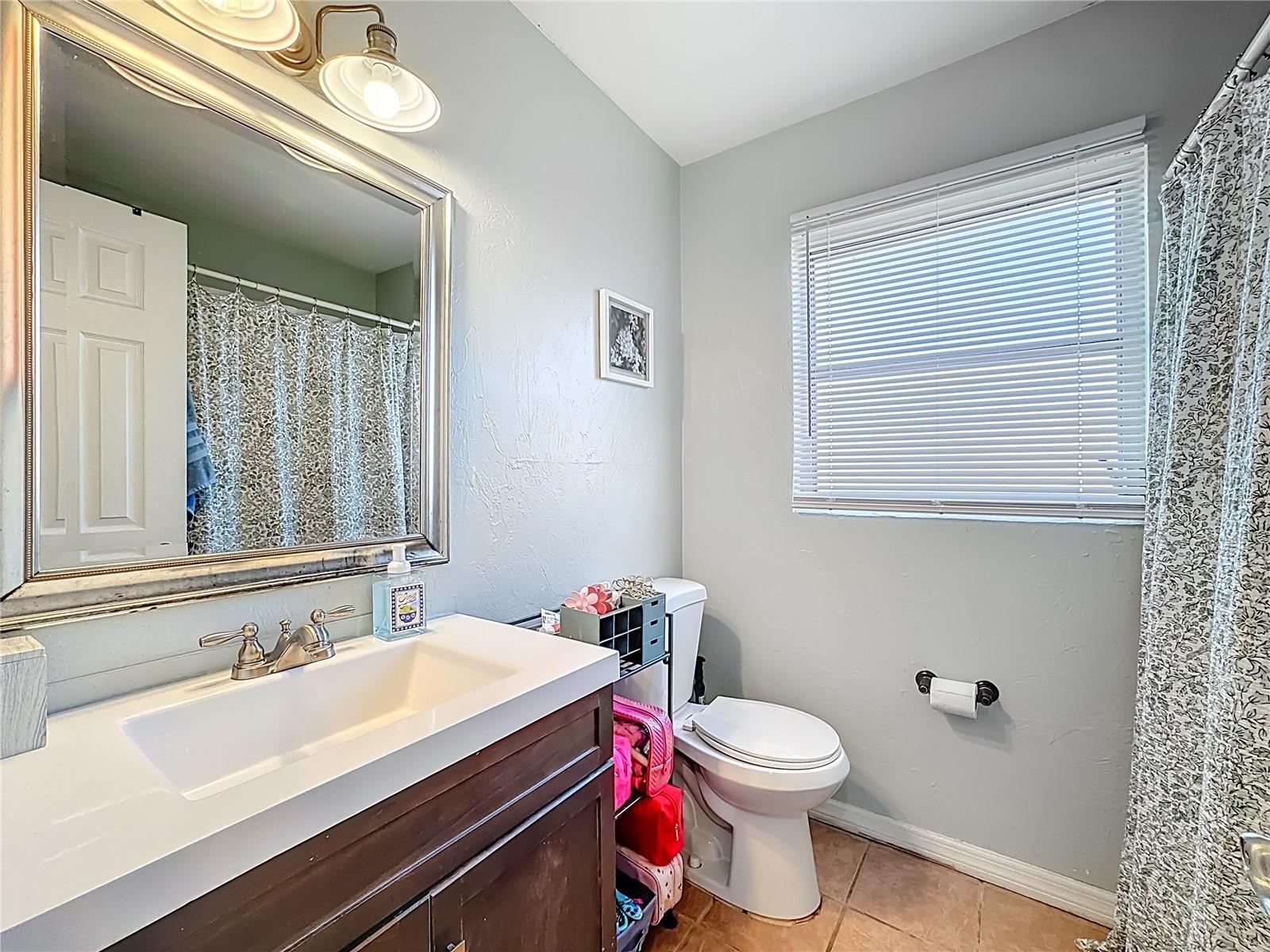 Image 38 of 56 For 1521 Banyan Dr.