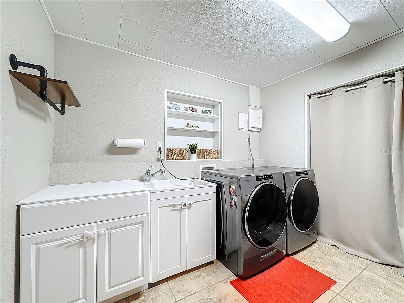 Image 40 of 56 For 1521 Banyan Dr.