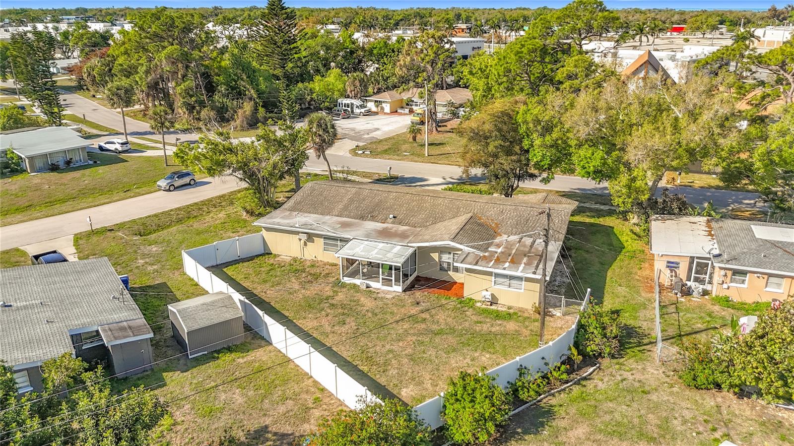 Image 48 of 56 For 1521 Banyan Dr.