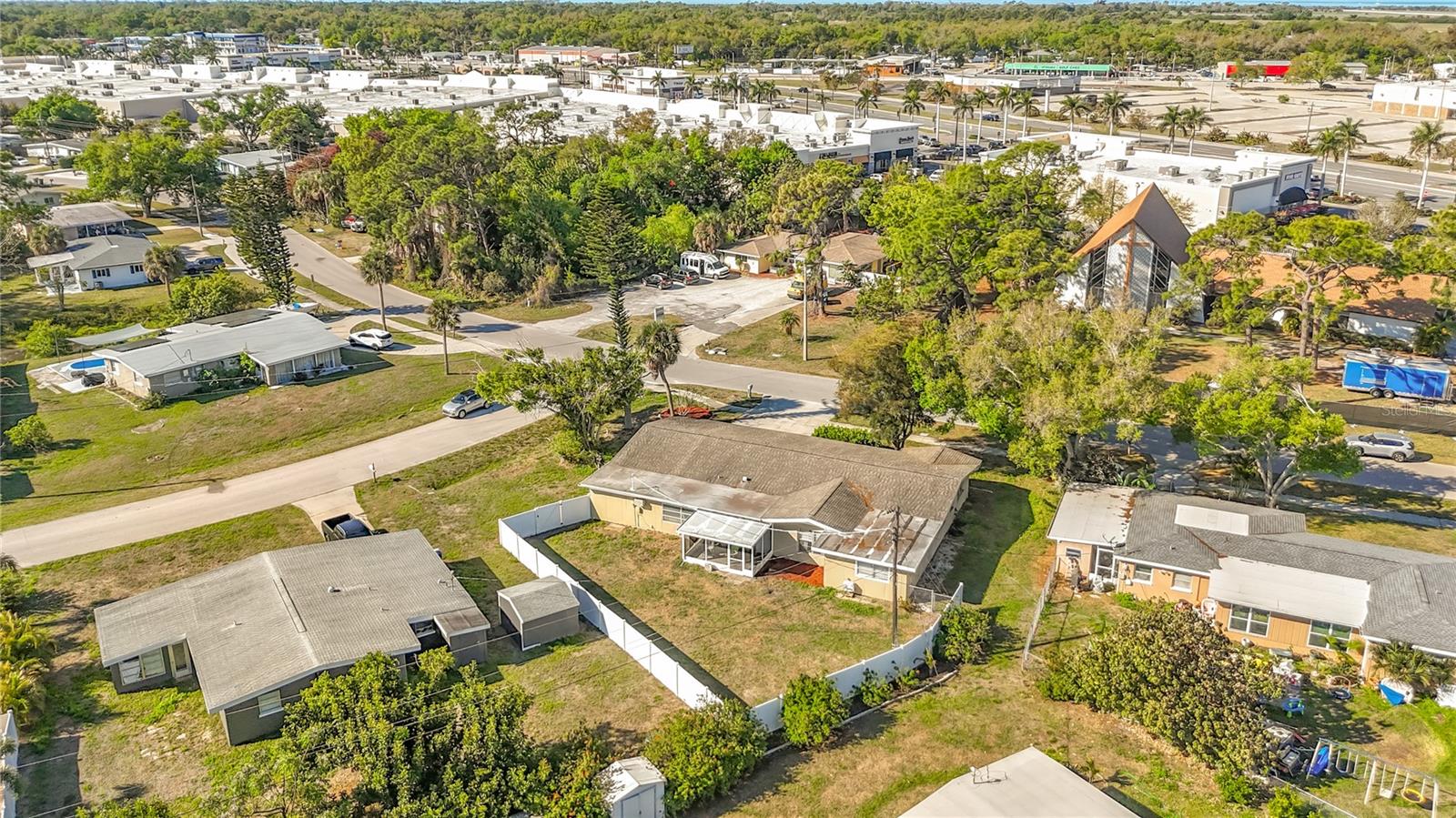 Image 50 of 56 For 1521 Banyan Dr.