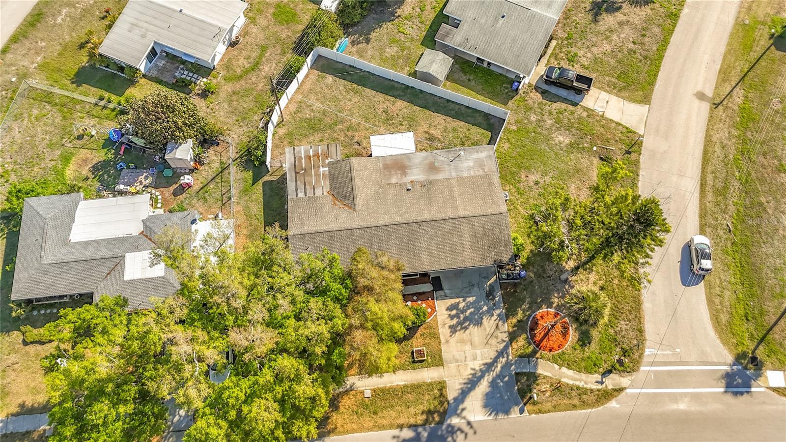 Image 52 of 56 For 1521 Banyan Dr.