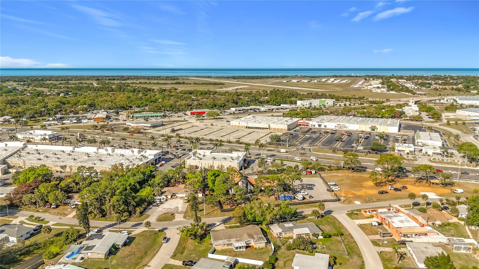 Image 53 of 56 For 1521 Banyan Dr.