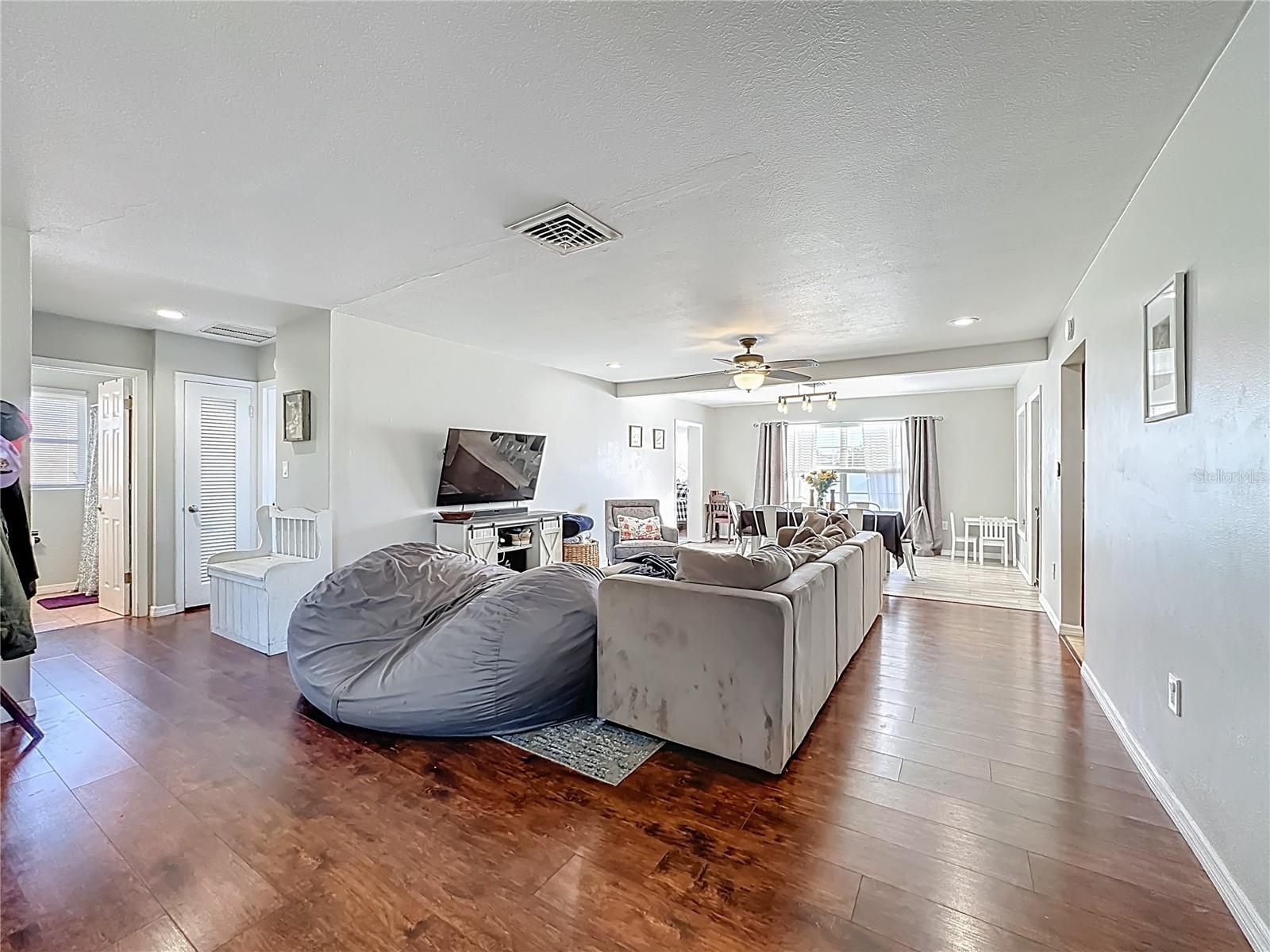 Image 6 of 56 For 1521 Banyan Dr.