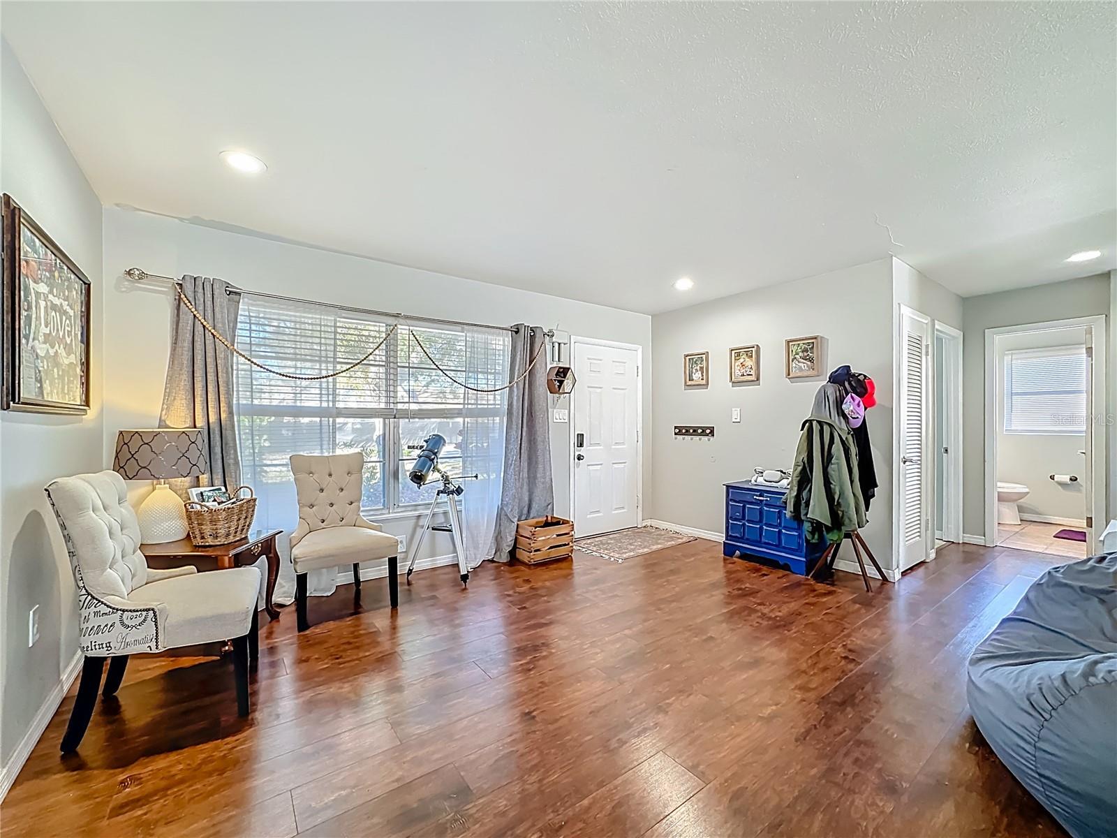 Image 7 of 56 For 1521 Banyan Dr.