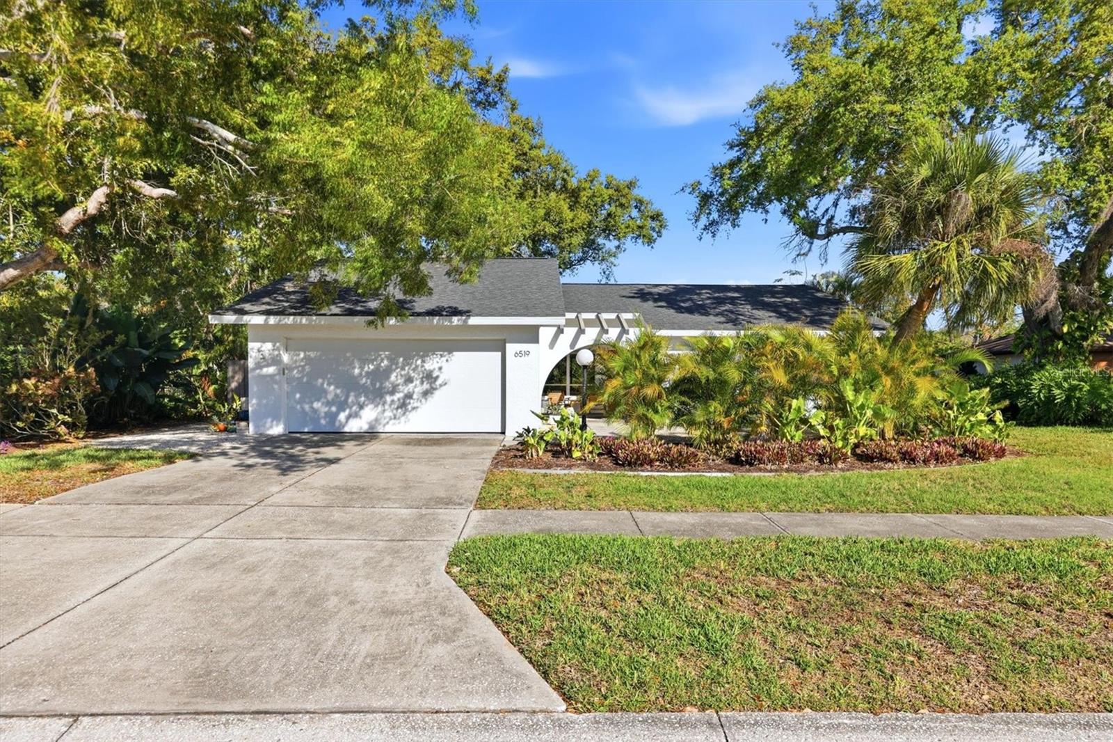 Details for 6519 Waterford Circle, SARASOTA, FL 34238