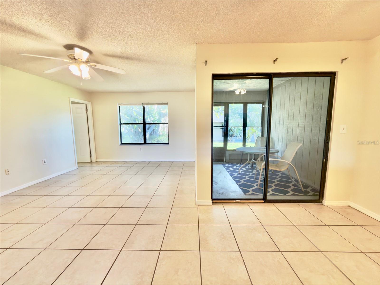 Image 6 of 20 For 5323 11th St Circle E