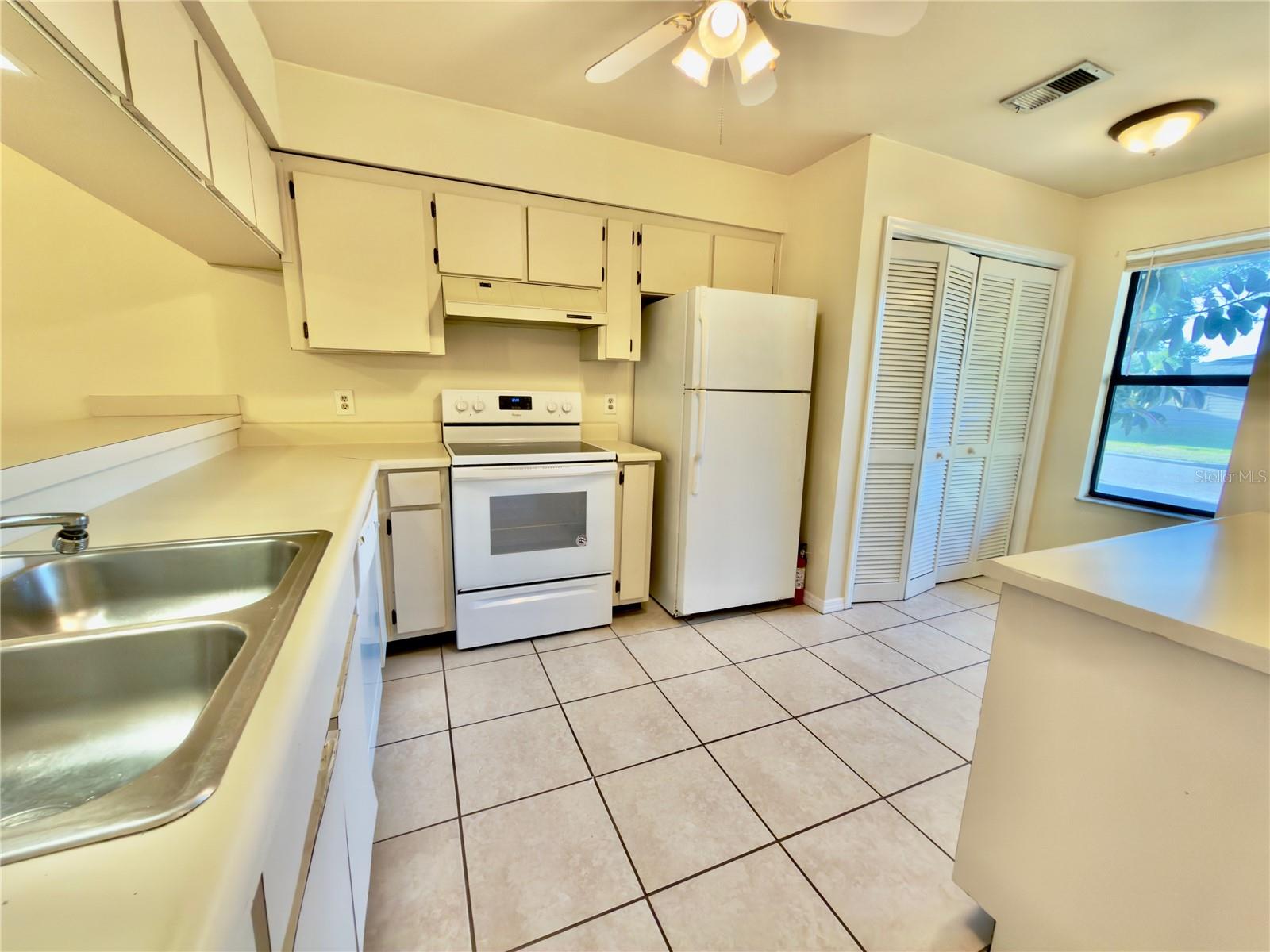 Image 8 of 20 For 5323 11th St Circle E