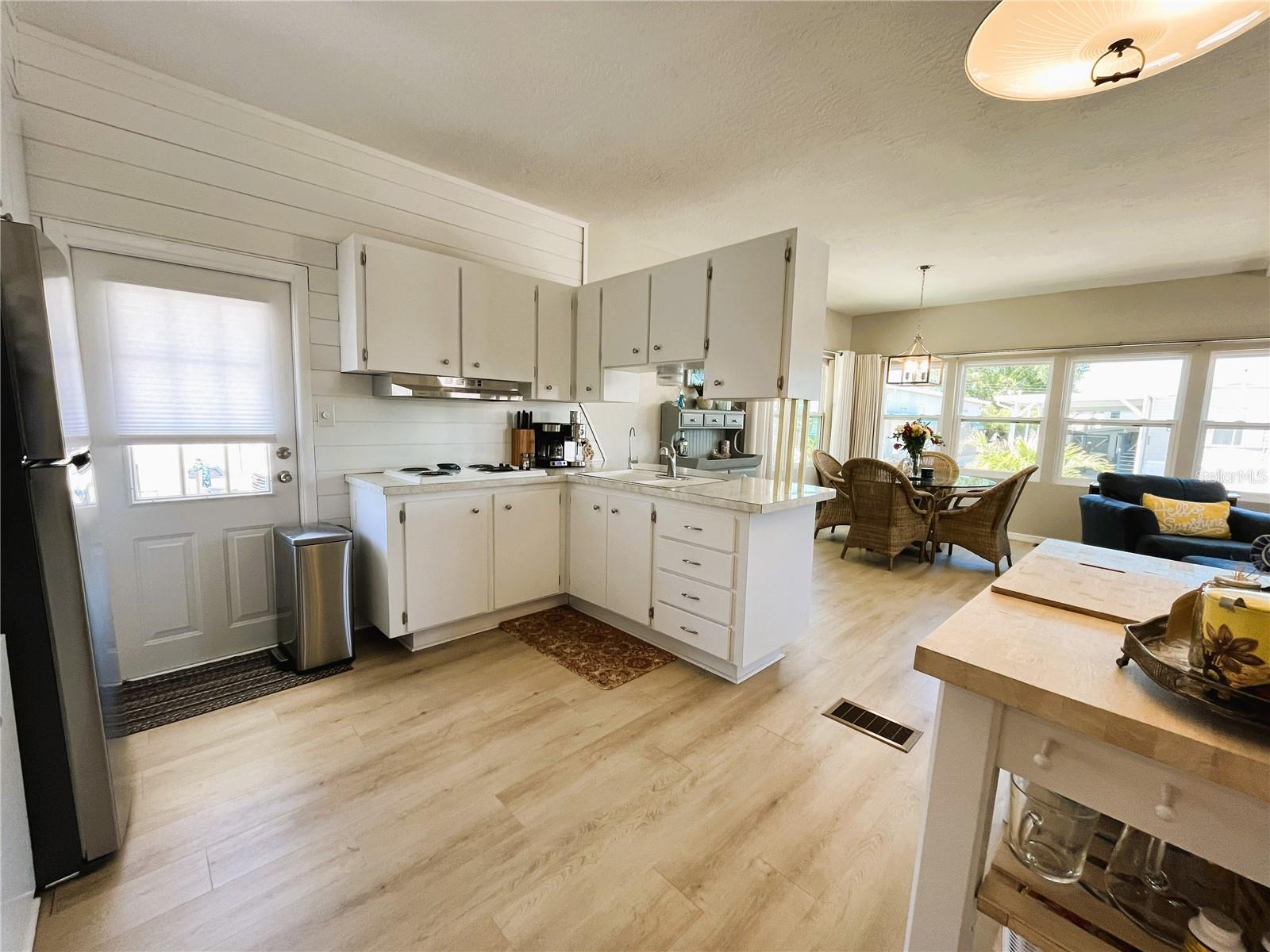 Image 14 of 48 For 6621 Marina Drive