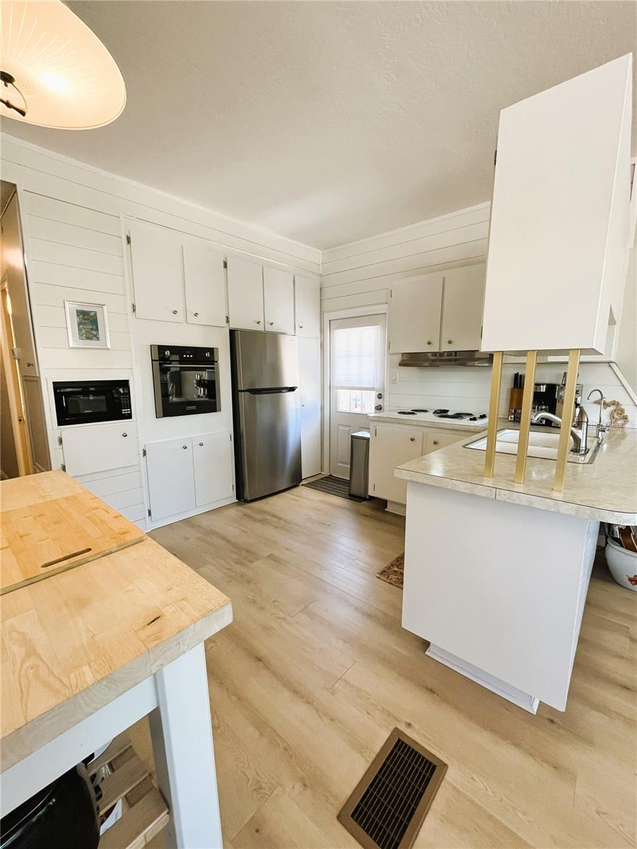 Image 3 of 48 For 6621 Marina Drive