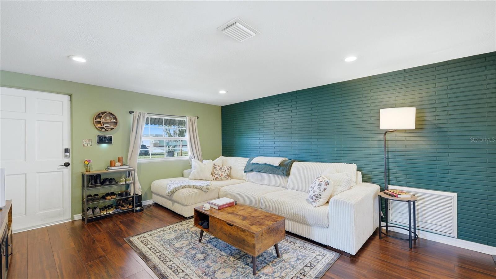 Image 8 of 39 For 4130 57th Avenue N