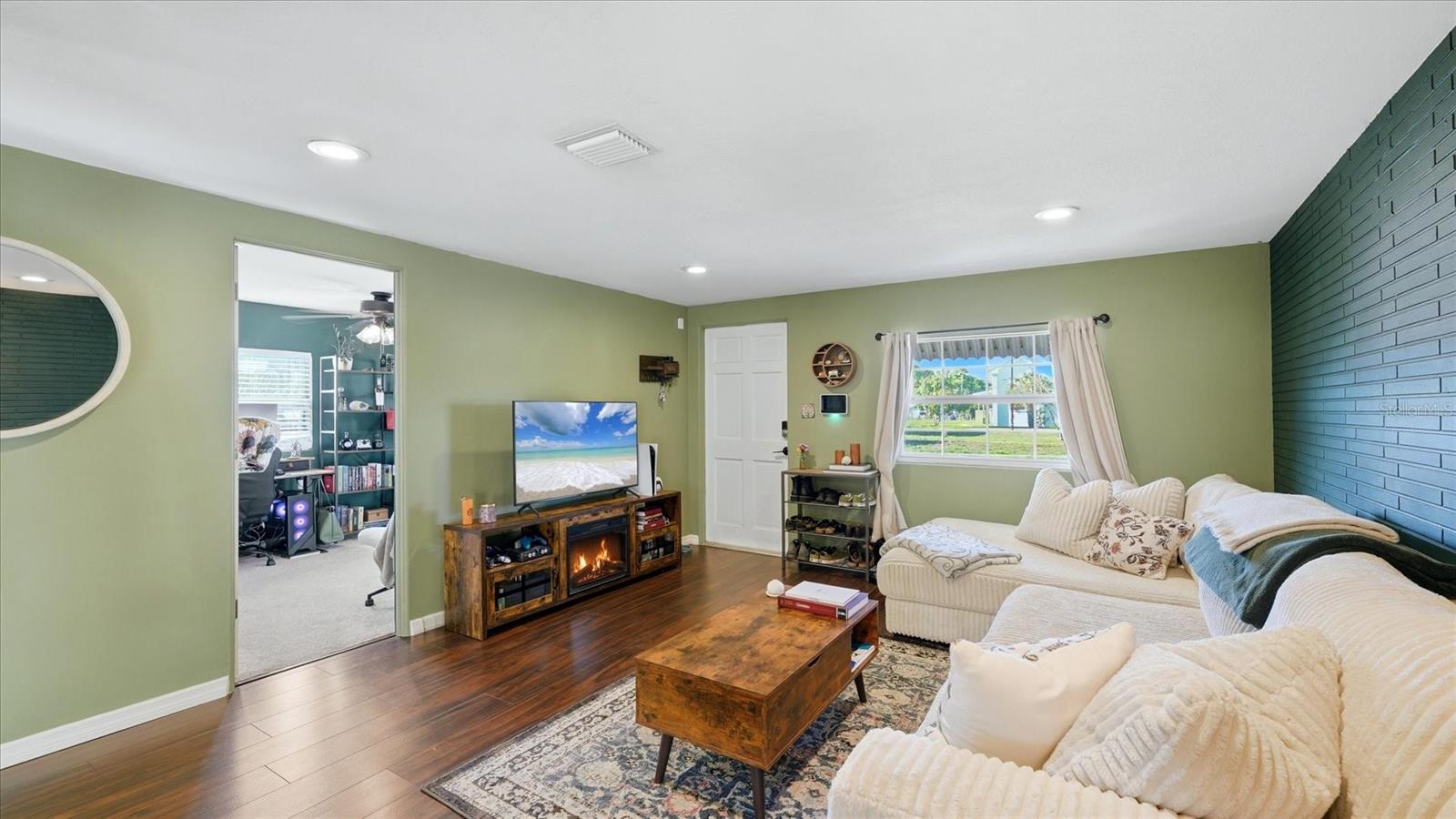 Image 9 of 39 For 4130 57th Avenue N