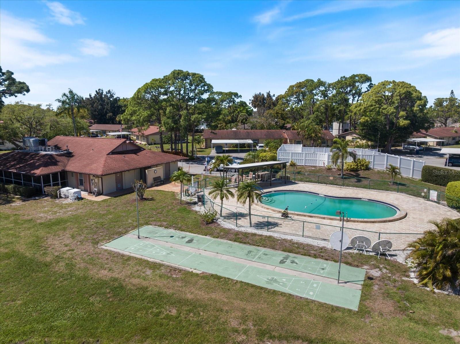 Image 34 of 37 For 4522 Narraganset Trail 84