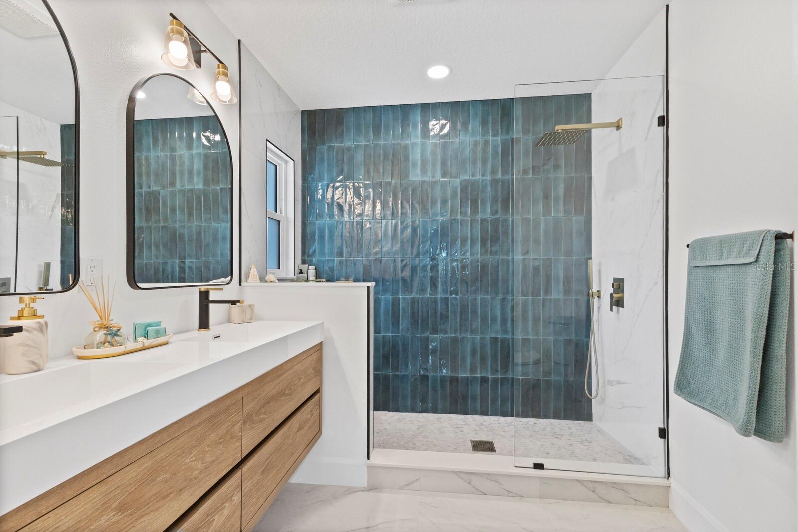 Image 16 of 35 For 6410 38th Avenue Circle W