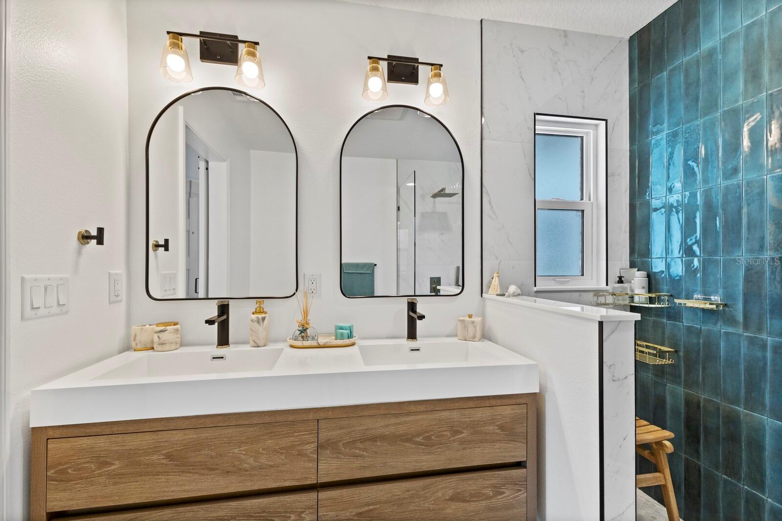 Image 17 of 35 For 6410 38th Avenue Circle W