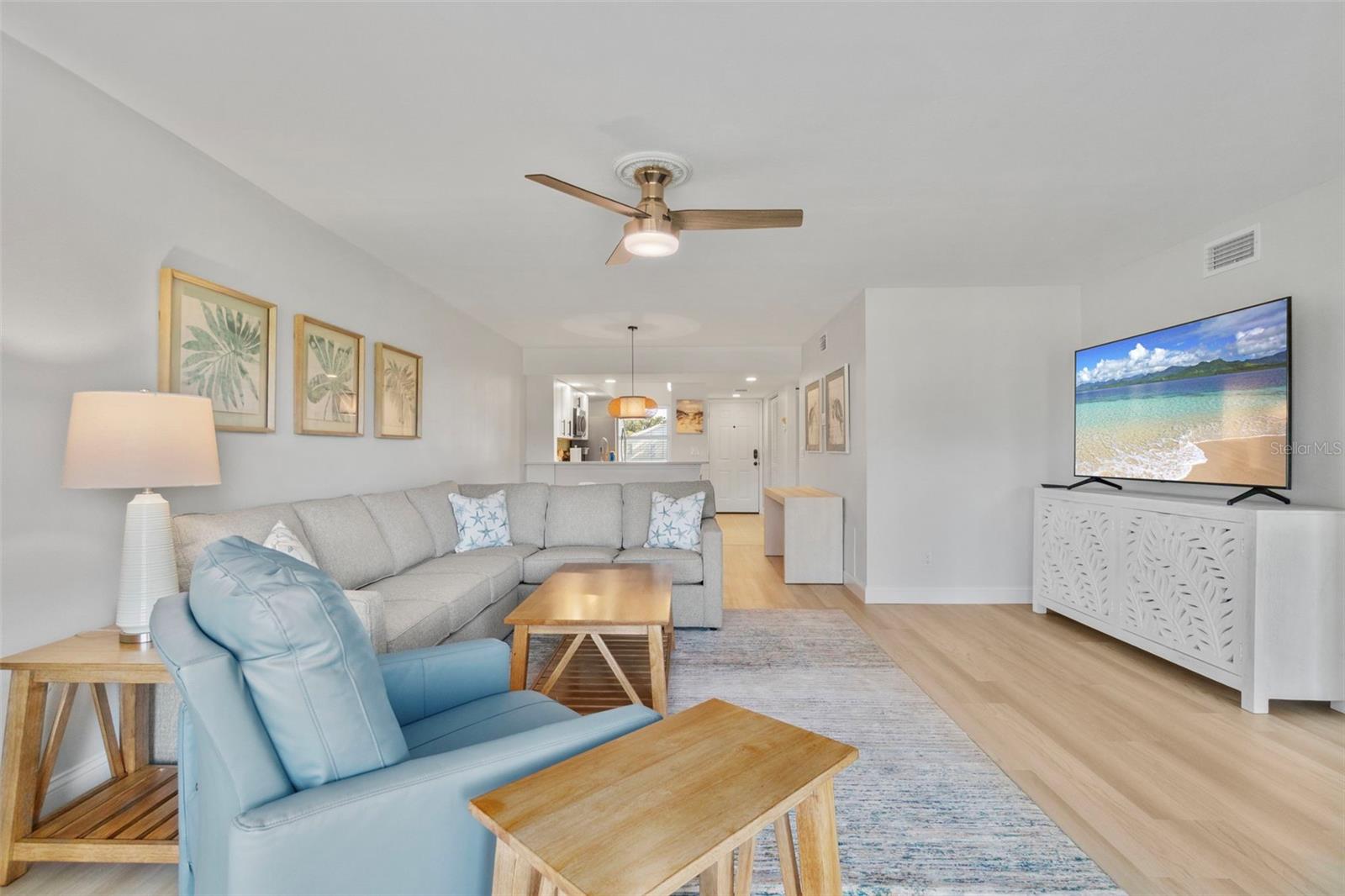 Image 29 of 67 For 433 Cerromar Lane 441