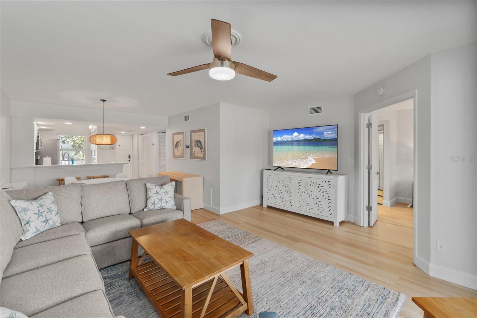 Image 30 of 67 For 433 Cerromar Lane 441