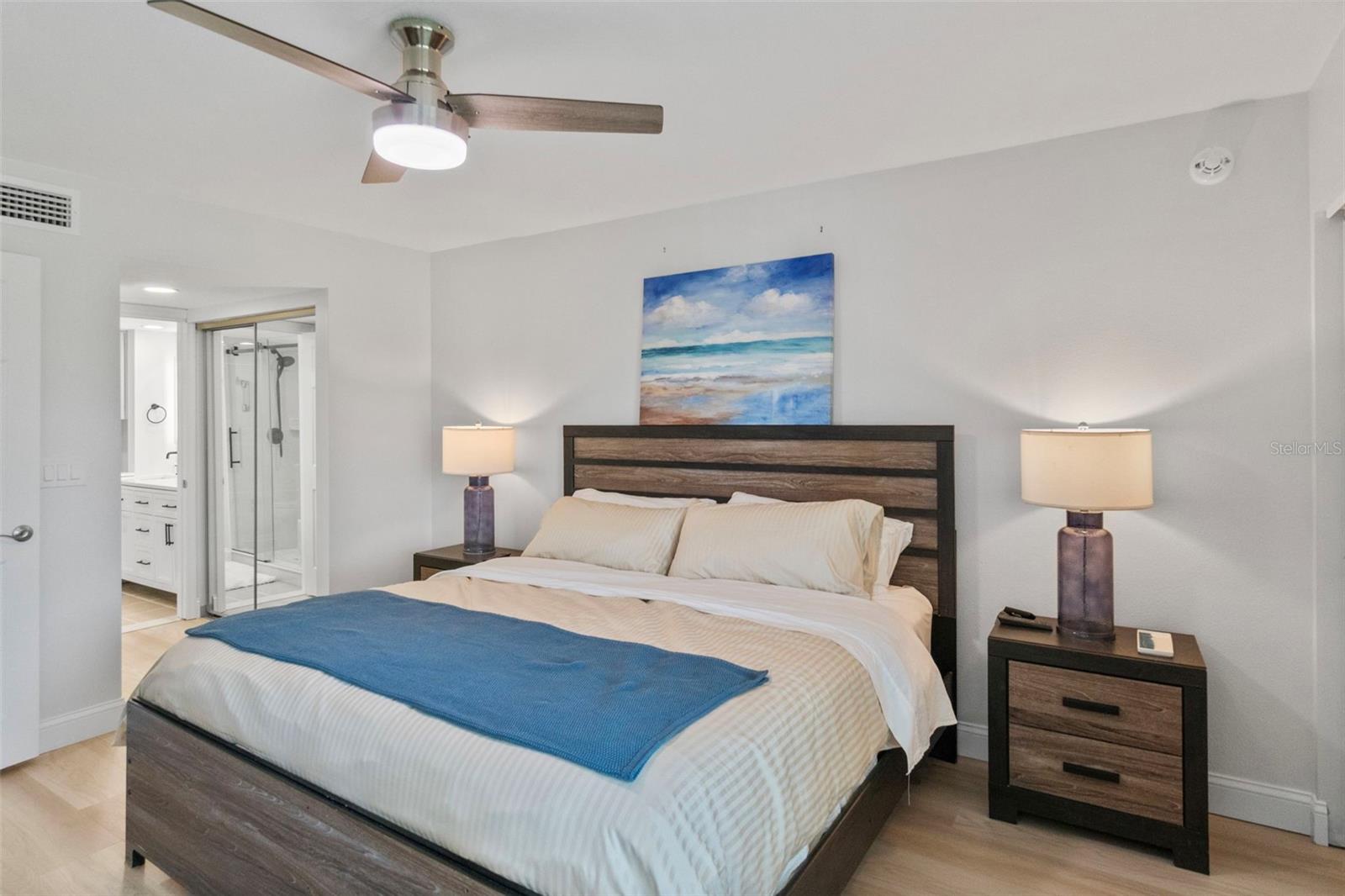 Image 33 of 67 For 433 Cerromar Lane 441