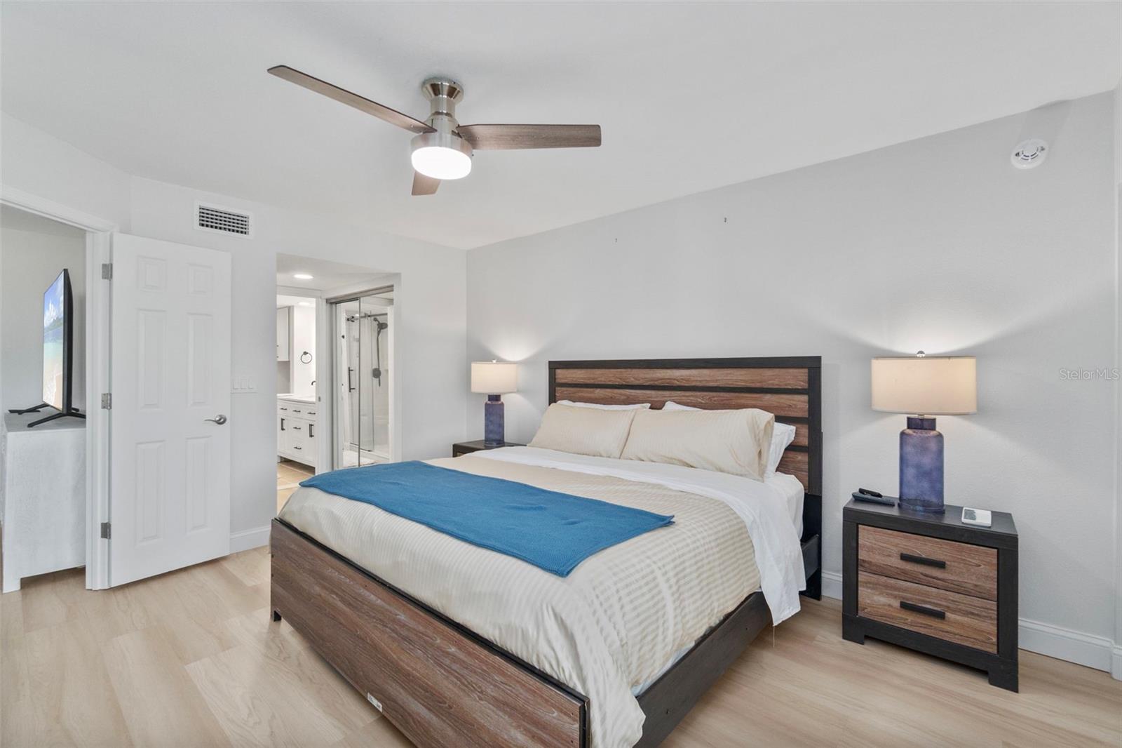 Image 41 of 67 For 433 Cerromar Lane 441