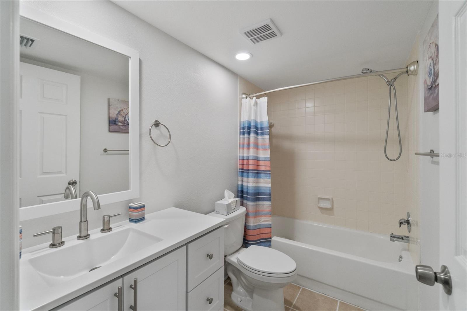 Image 50 of 67 For 433 Cerromar Lane 441