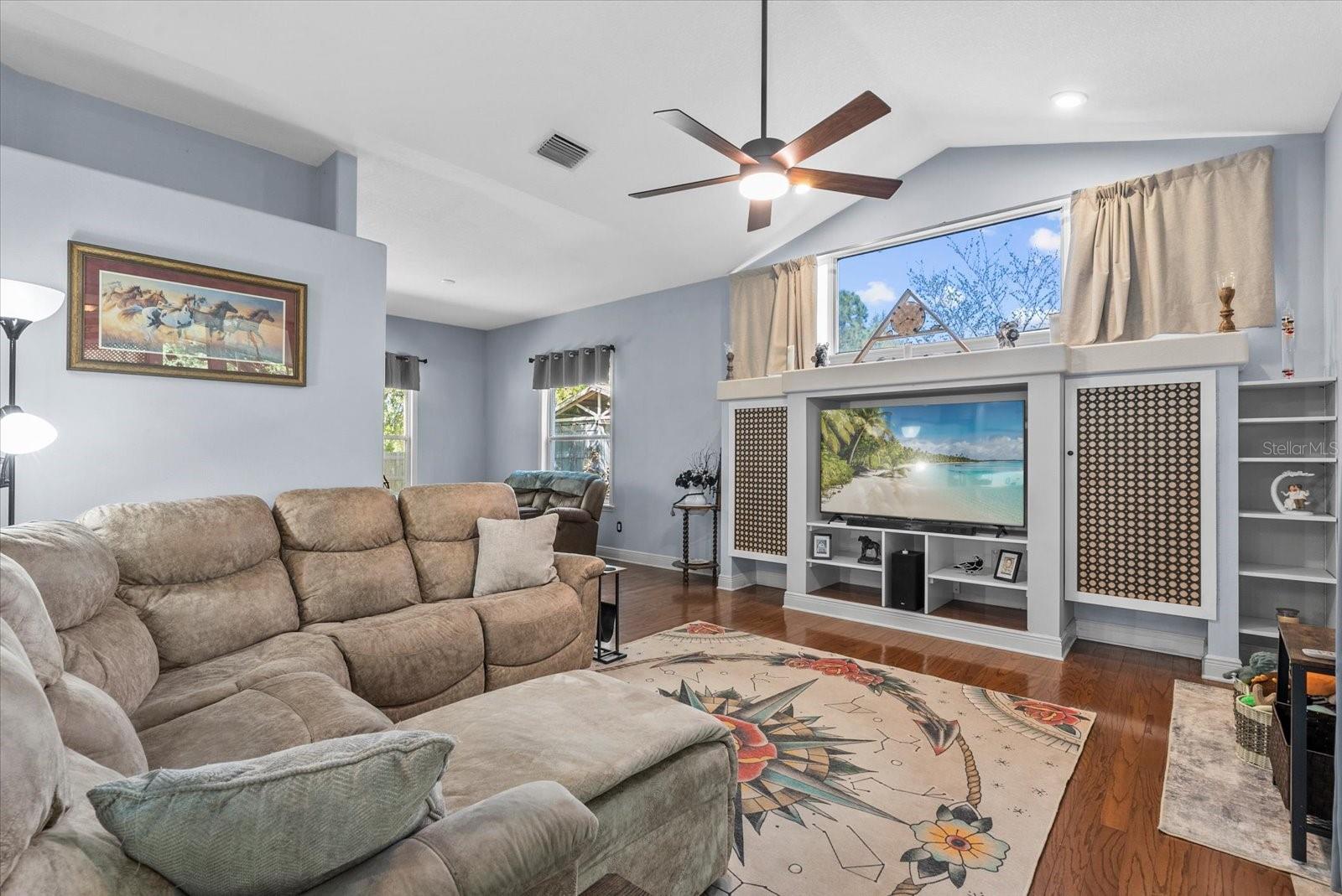 Image 18 of 68 For 5202 Erie Road