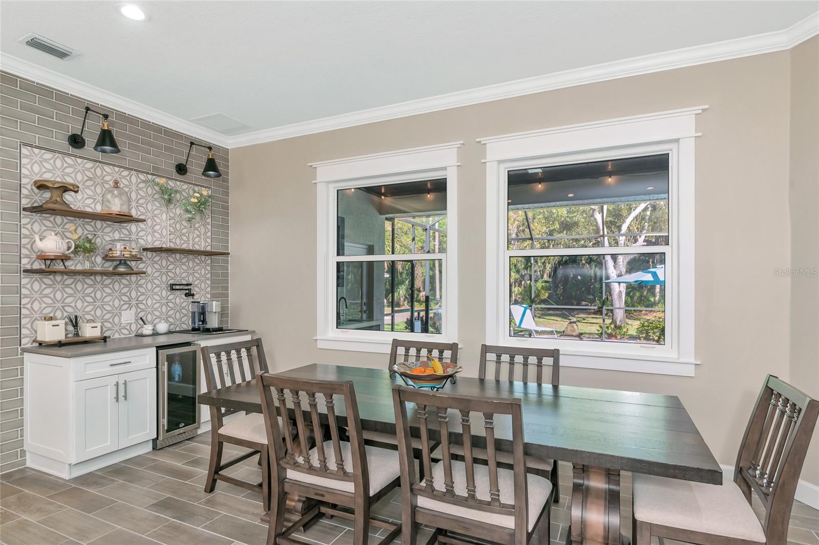 Image 11 of 99 For 702 Woodview Way