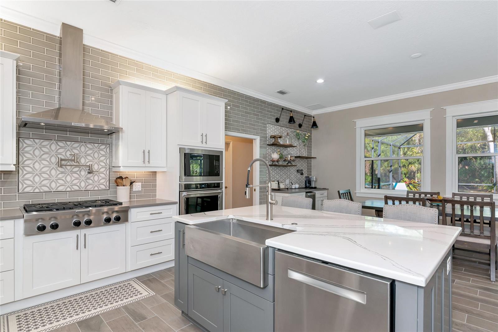 Image 13 of 99 For 702 Woodview Way