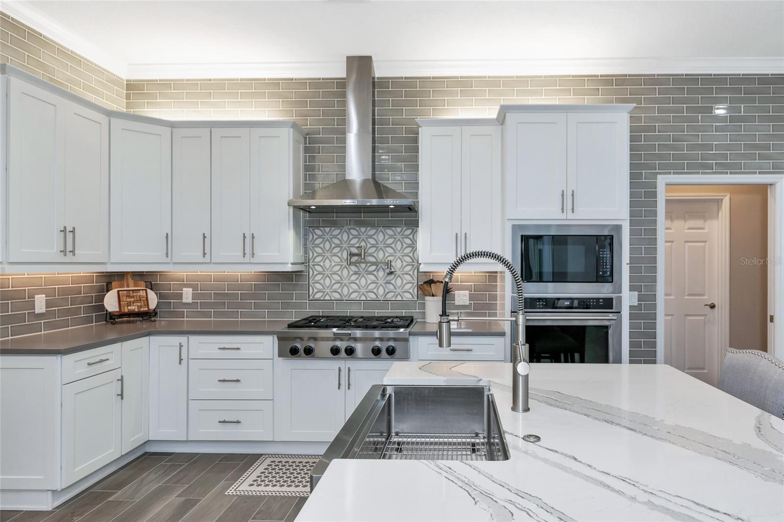 Image 17 of 99 For 702 Woodview Way