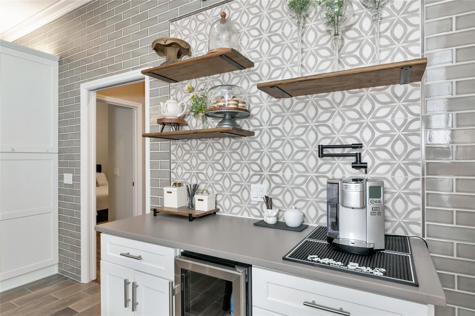 Image 19 of 99 For 702 Woodview Way