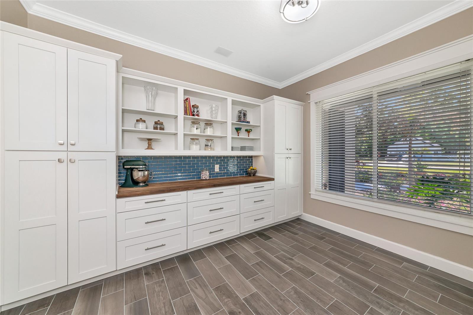 Image 23 of 99 For 702 Woodview Way