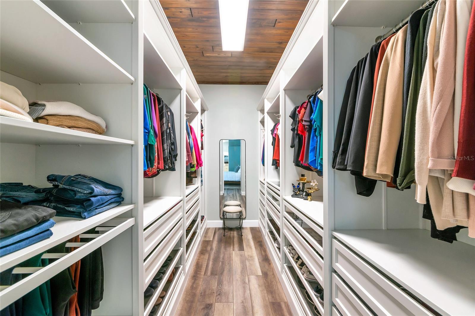 Image 34 of 99 For 702 Woodview Way