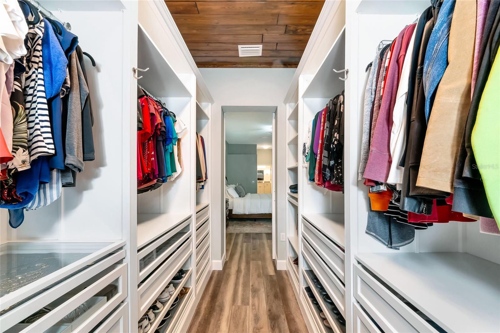 Image 35 of 99 For 702 Woodview Way