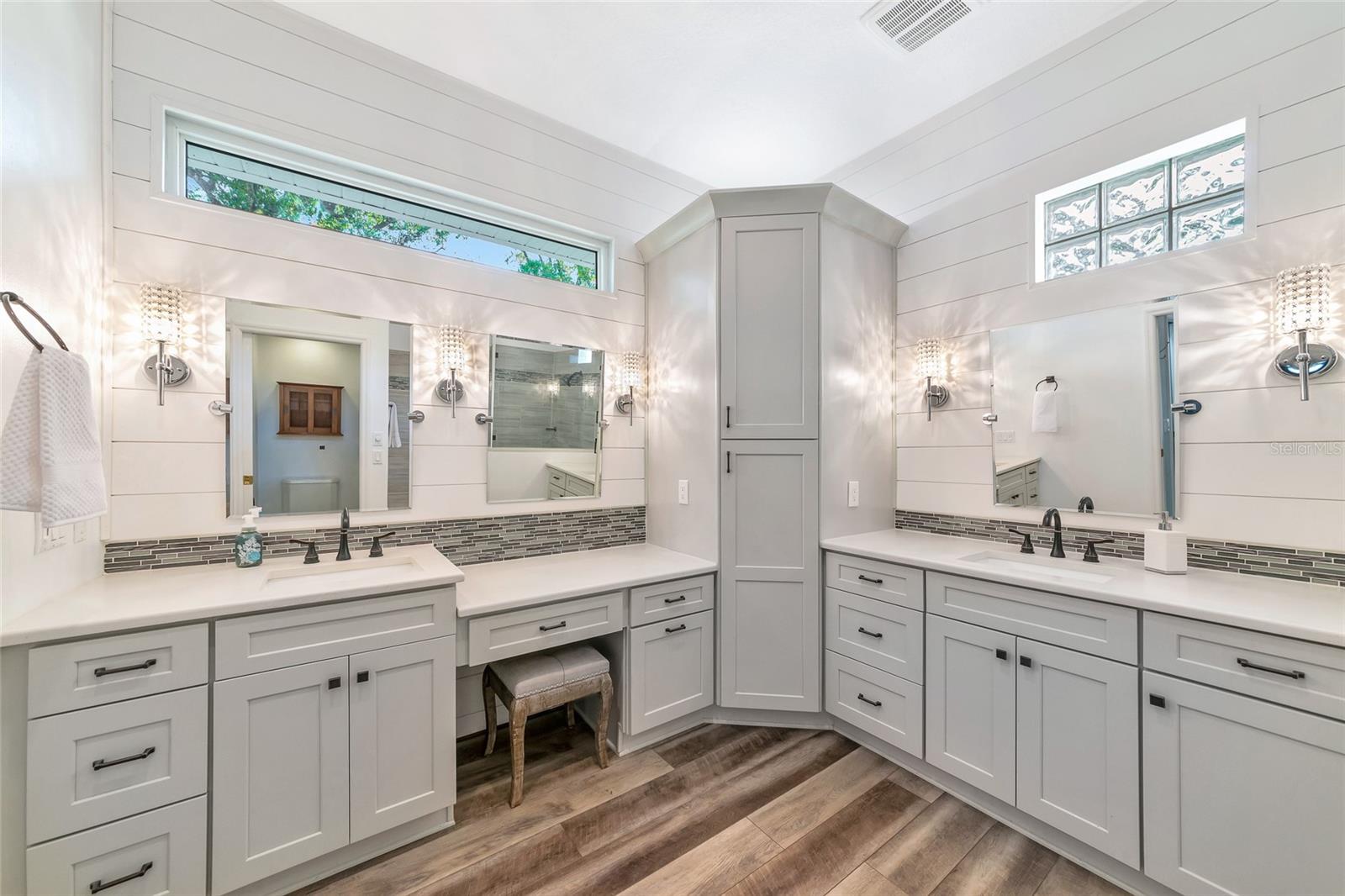 Image 37 of 99 For 702 Woodview Way