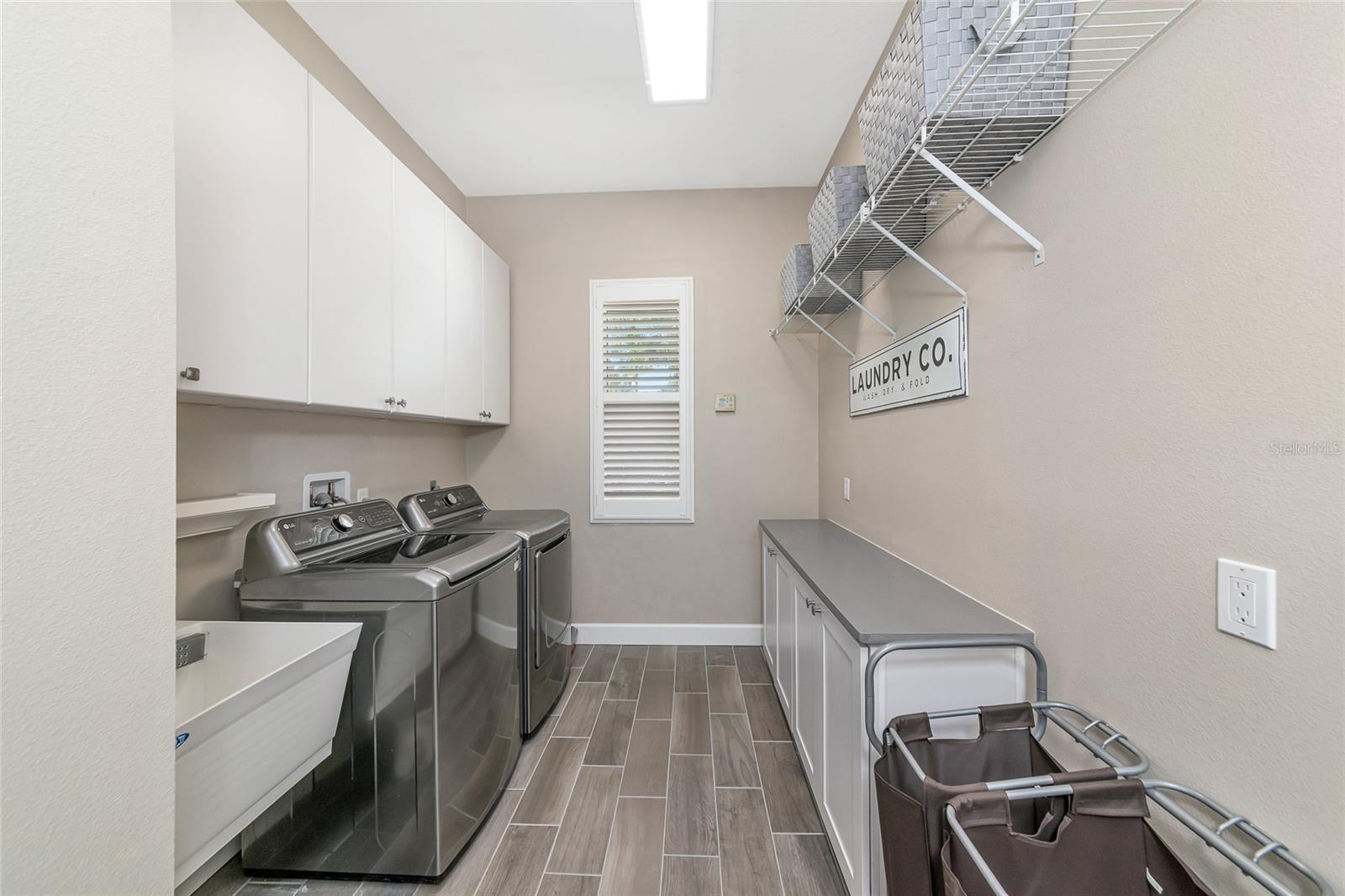 Image 39 of 99 For 702 Woodview Way